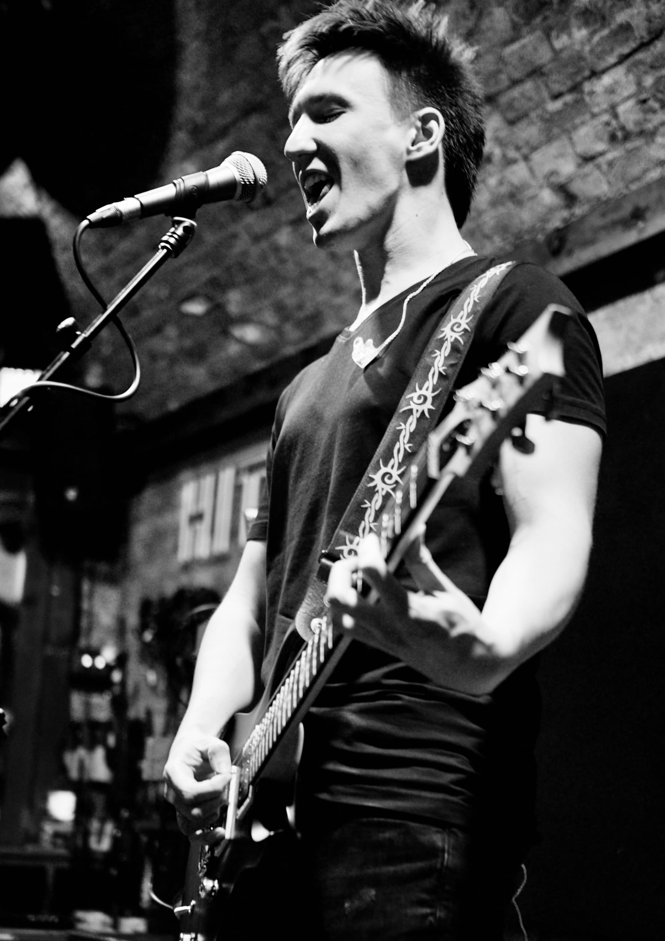 Dorien May performing